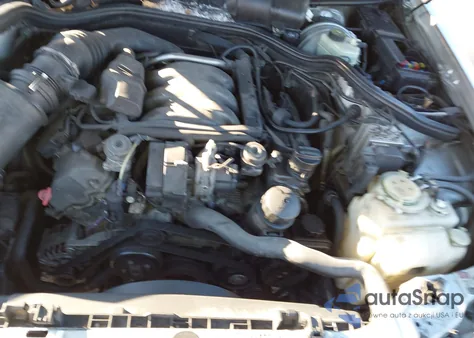 2001 Mercedes-Benz E 320 z USA, uszkodzony, nr VIN WDBJF65J31B346748